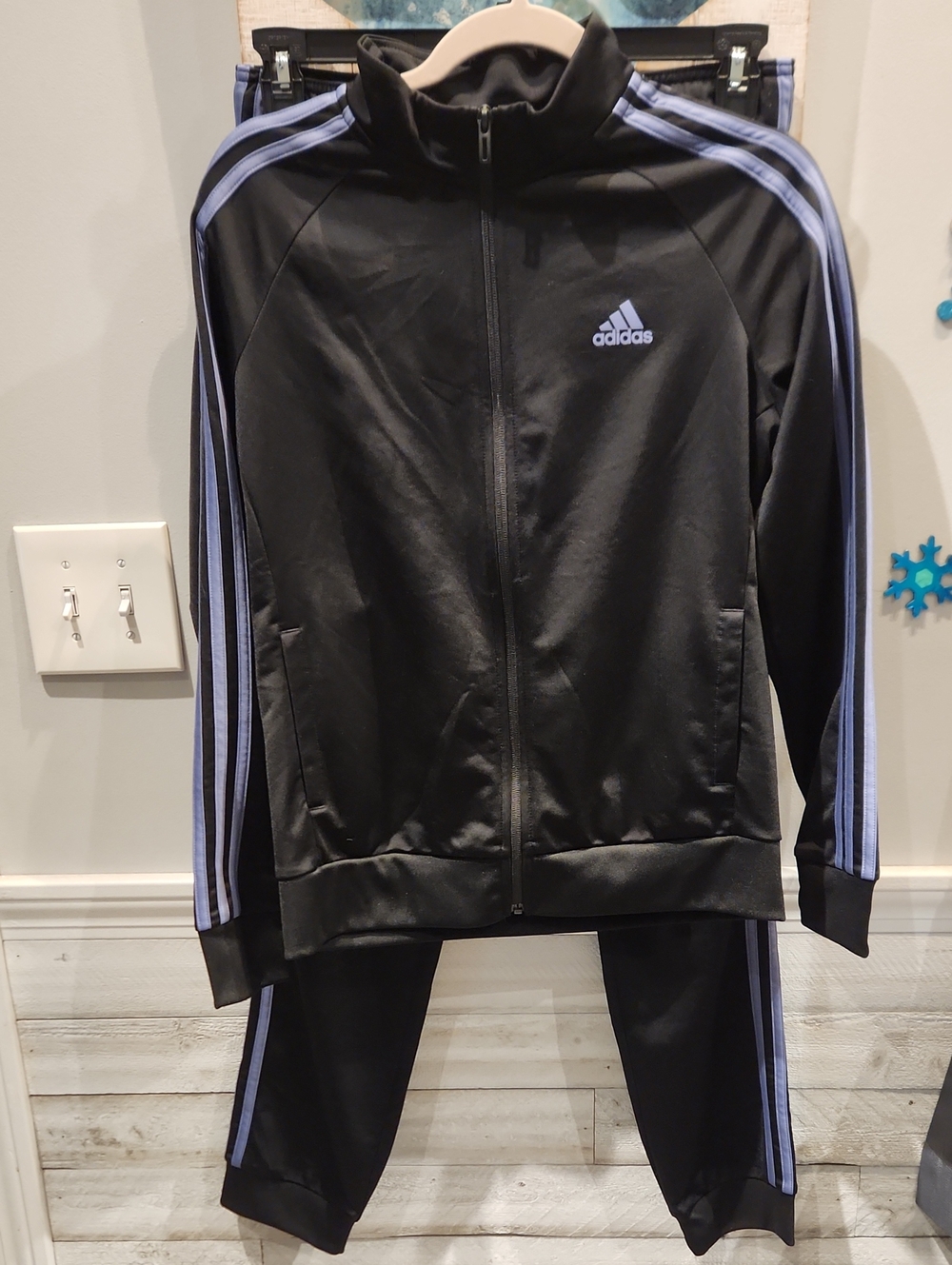 EUC Adidas Women’s Black Jacket & Track Pants w/Lavender Stripe Detailing Sz M